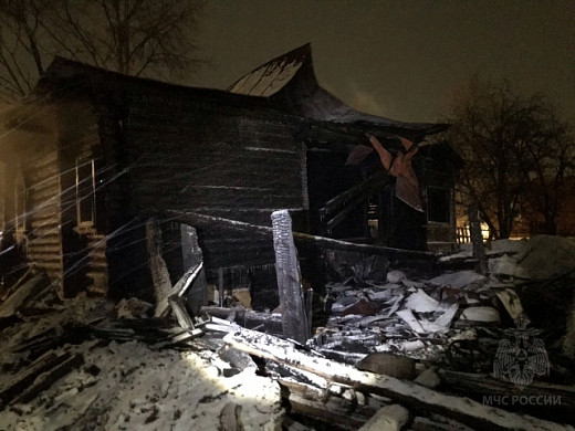 Молодой мужчина погиб в ночном пожаре в поселке Лух